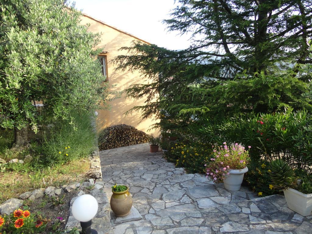 B&B Chez Max Figanières Exterior foto